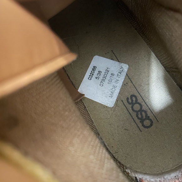 ASOS Fall Workboots - Wedge (EU size 38 / UK size 5 / US 7.5 or 8 - Picture 2 of 5